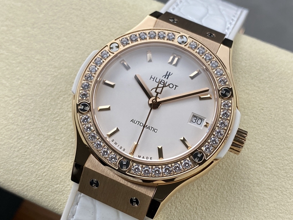 ウブロコピー時計背面デザイン